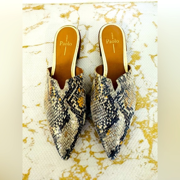 Linea Paolo Shoes - 🔥🔥FINAL CLEARENCE🔥🔥 LÍNEA PAOLO Gold Snake Print Slides
